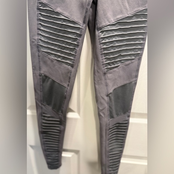 Alo Yoga Moto Leggings High Waist Ribbed Panel Gray-Size Large - Picture 4 of 9